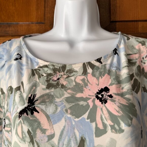 Anne Klein Blue w/Peach & Green Scattered Flowers Pullover Top  Large - Picture 3 of 12